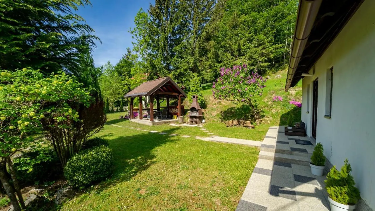 Сasa de vacaciones Villa Kuca Na Osami Pokraj Jezera Delnice Croacia